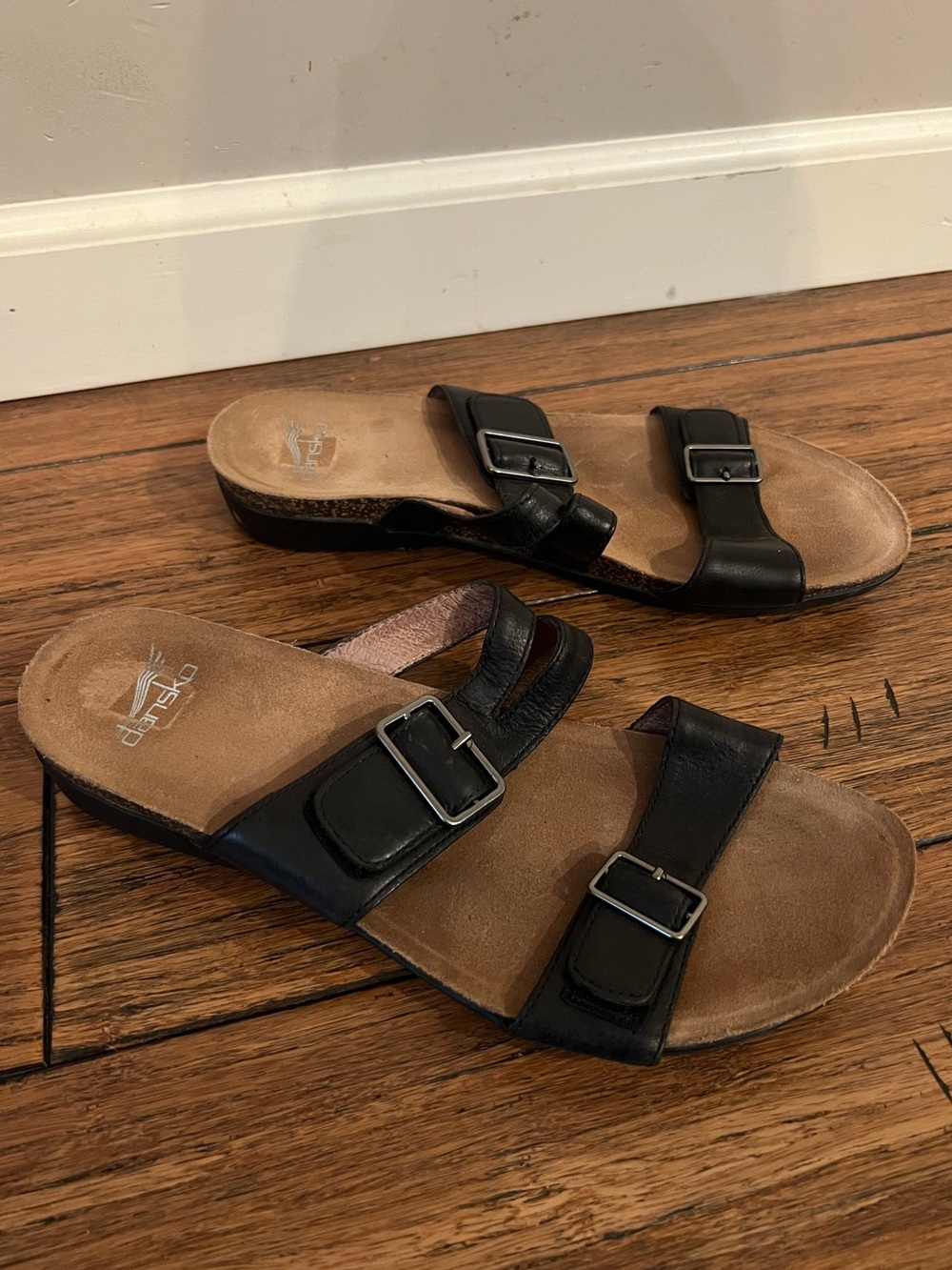 Dansko Rosie Black Leather Strappy Comfort Sandal 9 - Picture 2 of 10